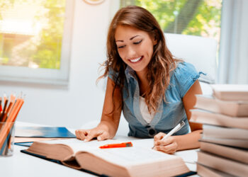 Jak napisać notatkę syntetyzującą?