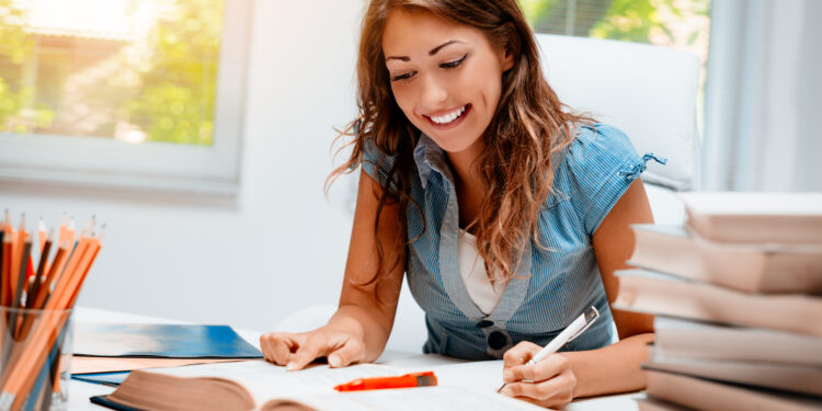 Jak napisać notatkę syntetyzującą?