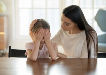 Jak rozmawiać z dzieckiem? Proste sposoby na mądre i wspierające rozmowy