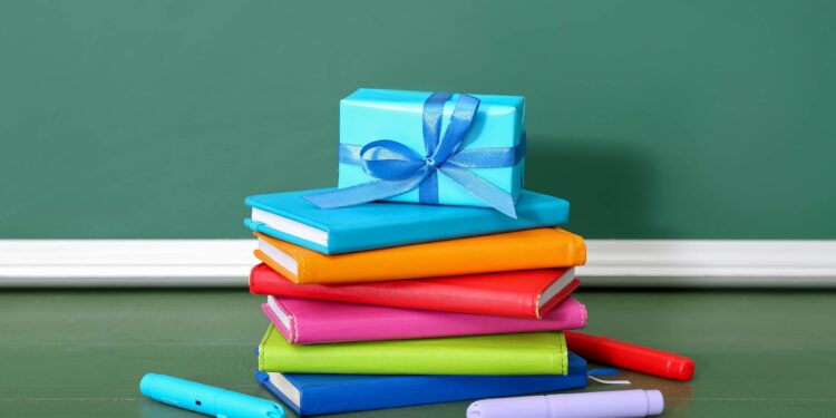 Co kupić uczniom na zakończenie roku? Inspiracje i porady